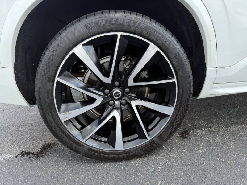 2020 Volvo XC90 T6 Momentum 6-Passenger