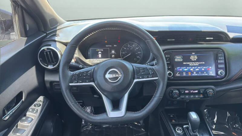 2022 Nissan Kicks SR