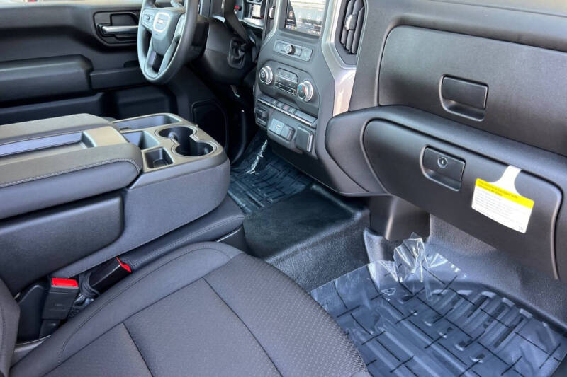 2025 GMC Sierra 2500HD Pro