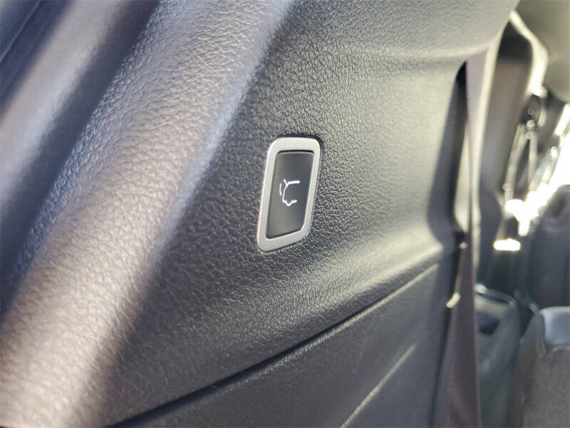 2025 Chrysler Voyager LX