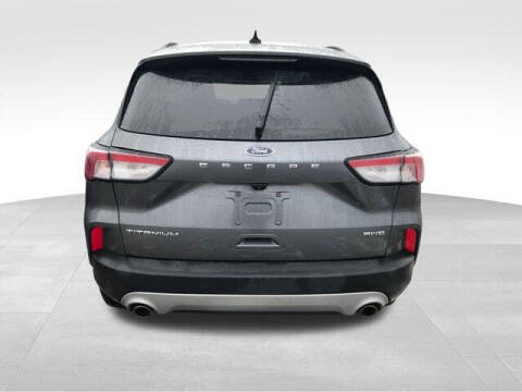 2022 Ford Escape Titanium