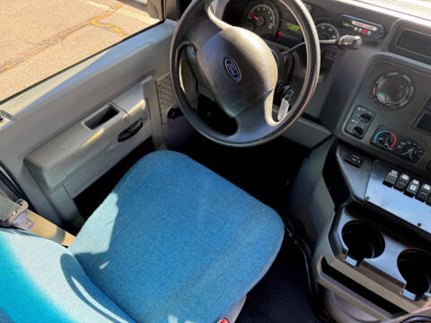 2013 Ford E-Series E-350 SD