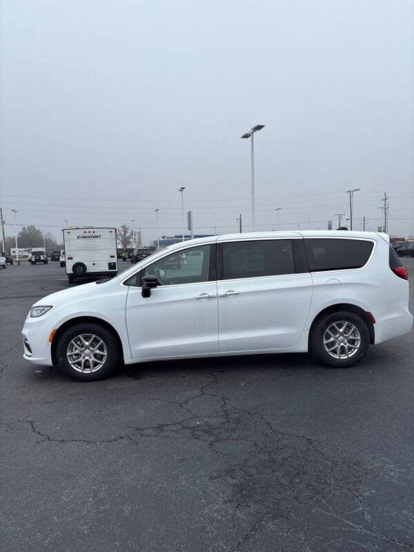 2026 Chrysler Pacifica Select