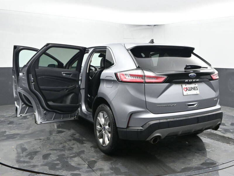 2022 Ford Edge Titanium