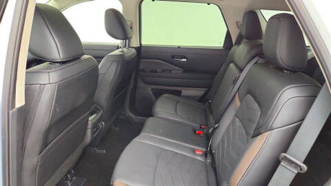2025 Nissan Pathfinder Platinum