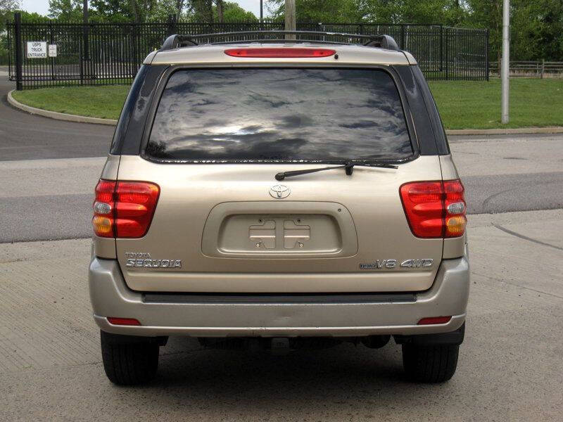 2004 Toyota Sequoia SR5