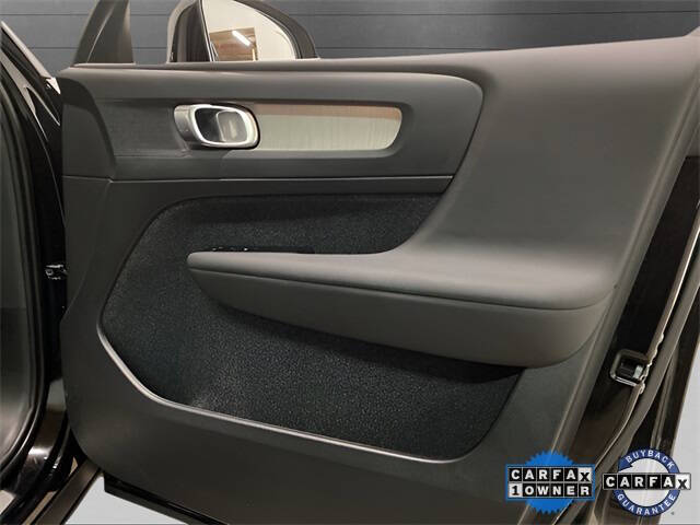 2025 Volvo XC40 B5 Plus Bright Theme