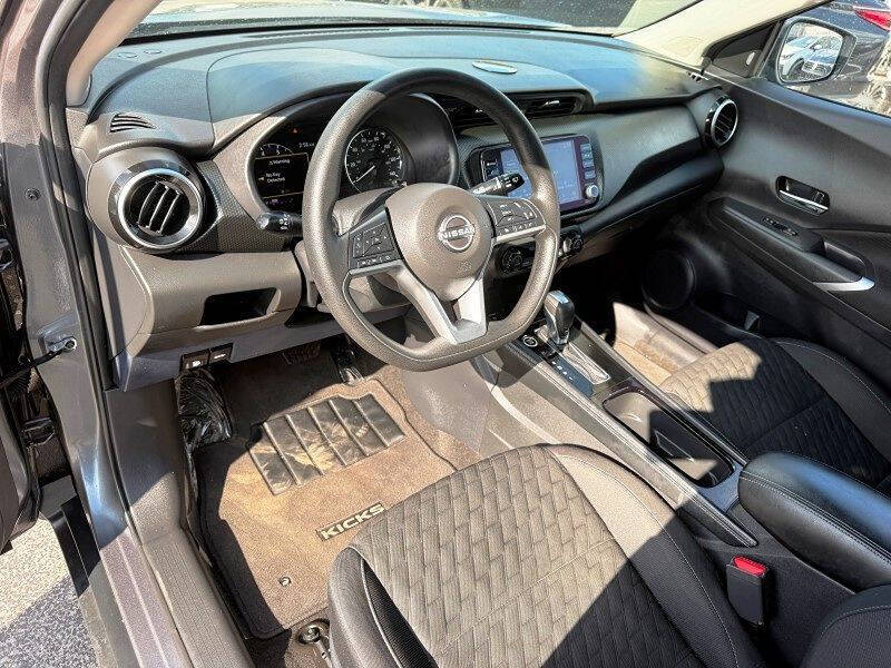 2022 Nissan Kicks SV