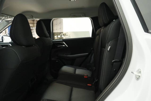 2026 Mitsubishi Outlander ES