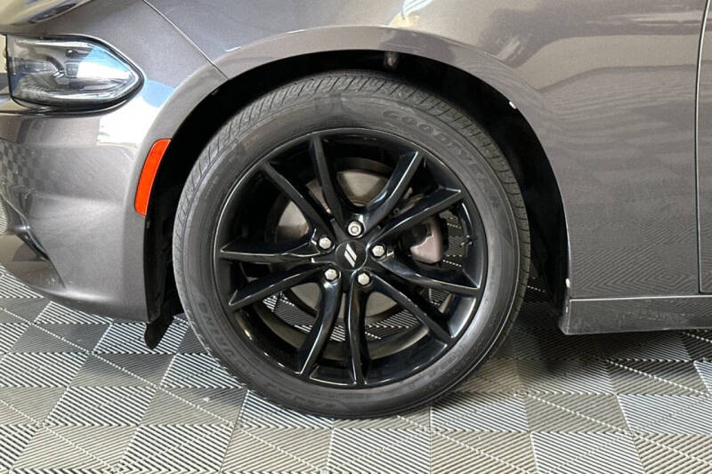 2017 Dodge Charger SE