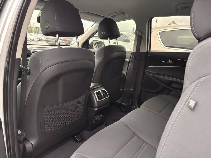 2019 Kia Sorento LX V6