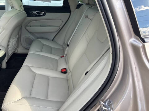 2024 Volvo XC60 B5 Core Dark Theme