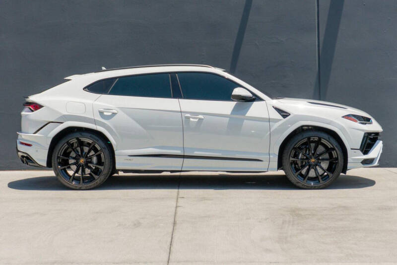 2023 Lamborghini Urus S