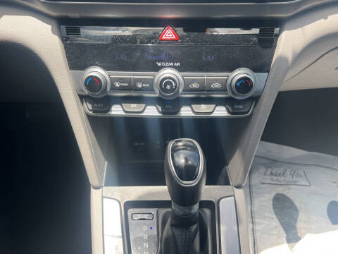 2020 Hyundai Elantra SE