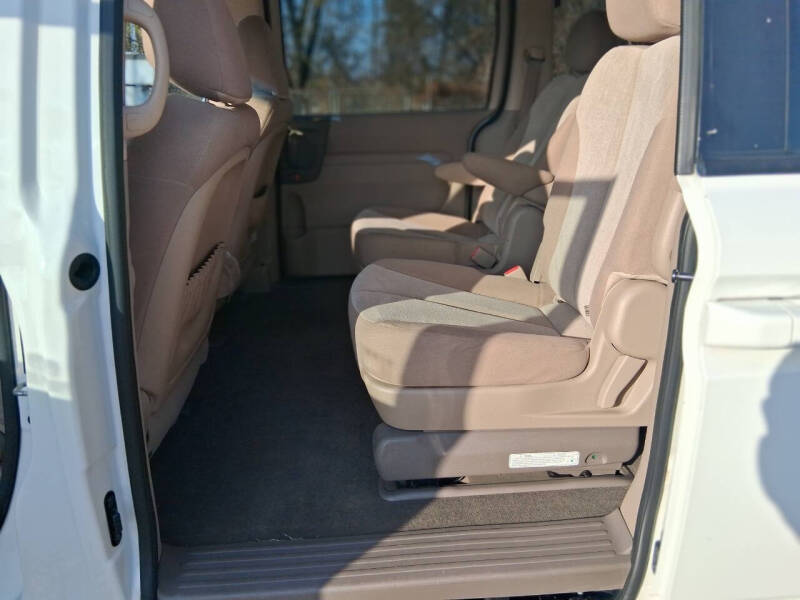 2014 Kia Sedona LX