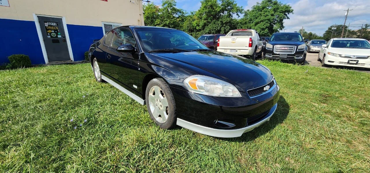 2006 Chevrolet Monte Carlo for sale at URIEL's AUTOMOTIVE LLC in Middletown, OH