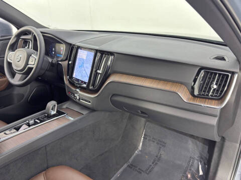 2022 Volvo XC60 Recharge T8 Inscription Expression