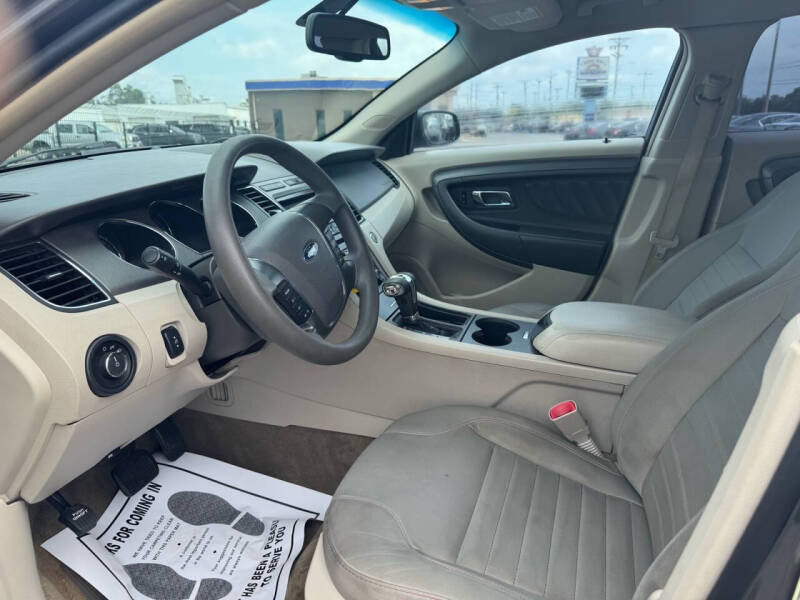 2012 Ford Taurus SE