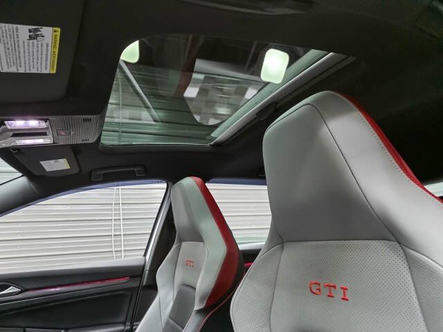 2024 Volkswagen Golf GTI SE