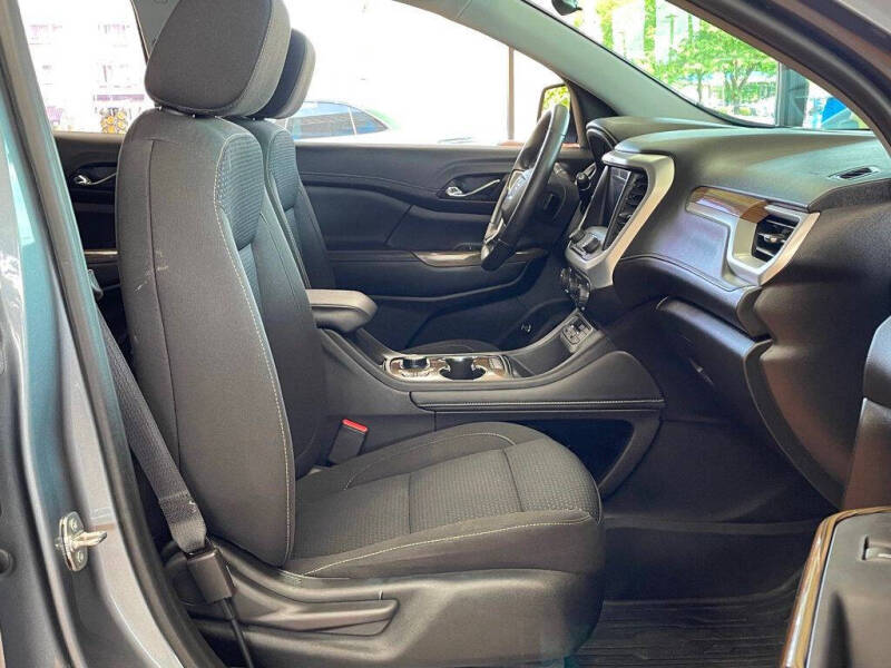 2022 GMC Acadia SLE