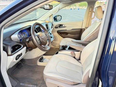 2017 Chrysler Pacifica Touring-L Plus