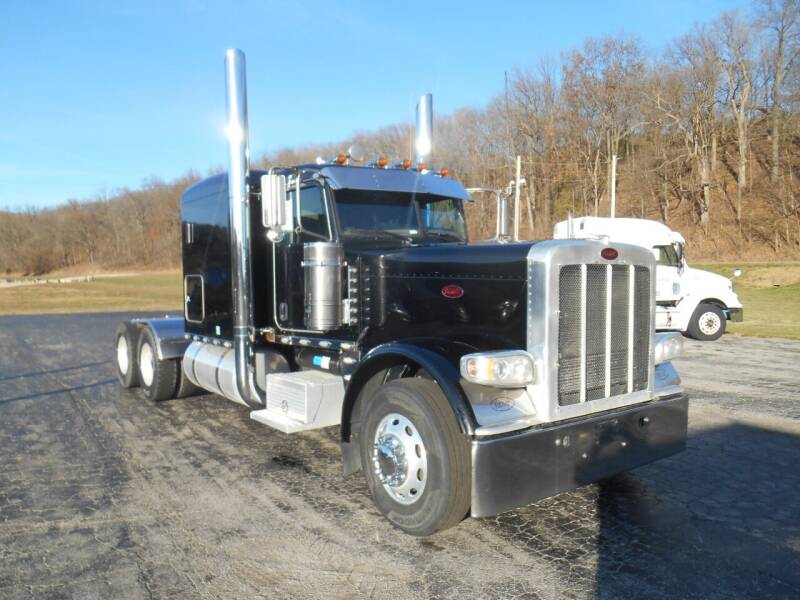 2013 Peterbilt 389 for sale at Maczuk Automotive Group in Hermann MO
