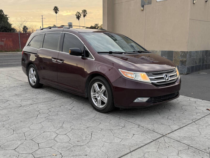2012 Honda Odyssey Touring's photo