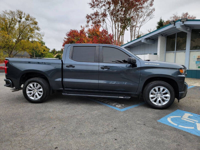 2020 Chevrolet Silverado 1500 Custom photo 2