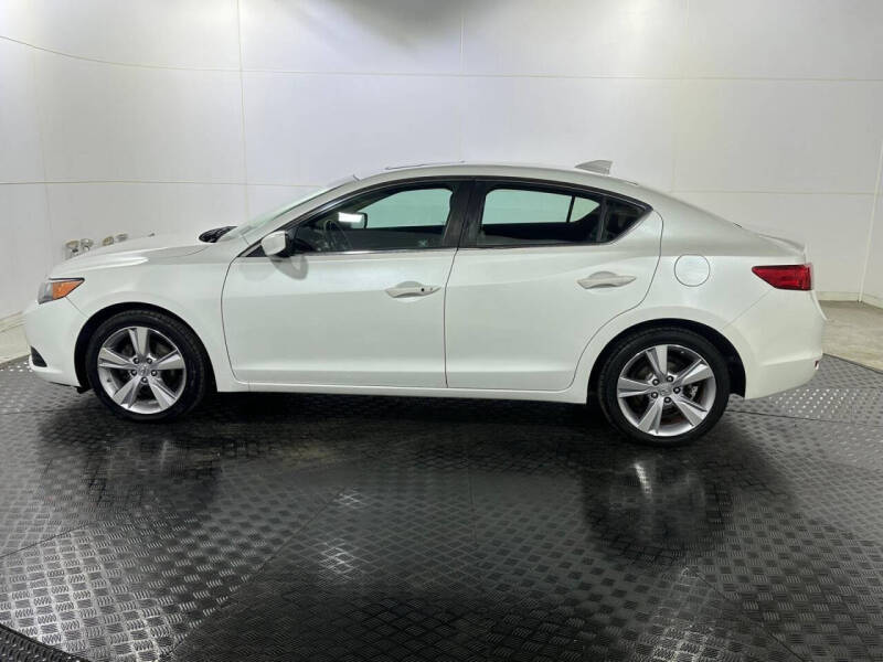 2013 Acura ILX 2.0L w/Tech