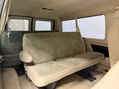 2002 Ford E-Series E-350 SD XLT