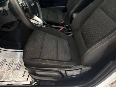 2022 Kia Rio 5-Door S