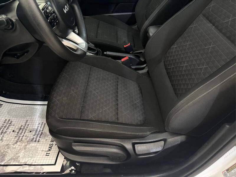 2022 Kia Rio 5-Door S