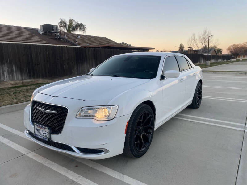 2015 Chrysler 300 for sale at PERRYDEAN AERO AUTO SALES in Sanger CA