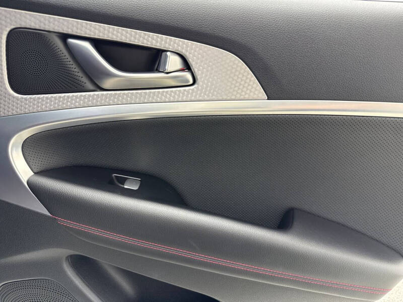 2023 Genesis G70