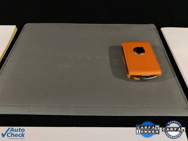 2025 Volvo XC60 B5 Plus Dark Theme