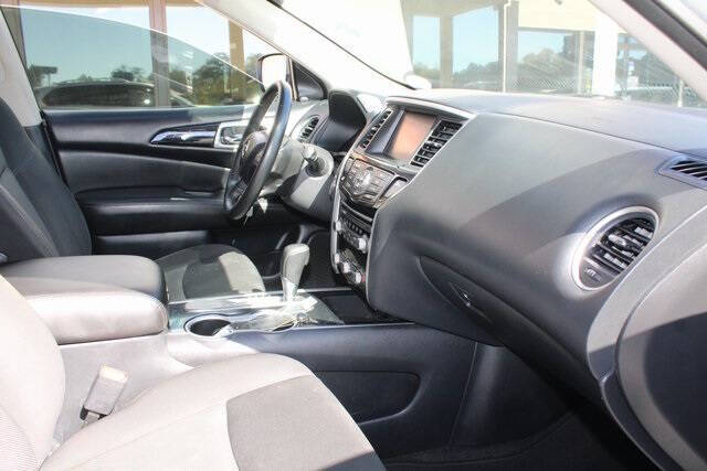 2020 Nissan Pathfinder SV