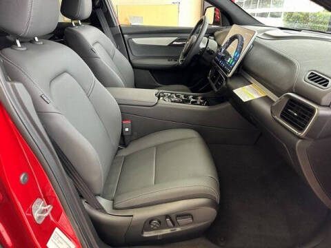 2025 VinFast VF8 Plus