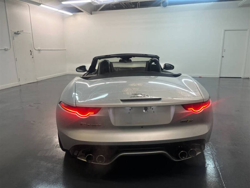 2017 Jaguar F-TYPE R