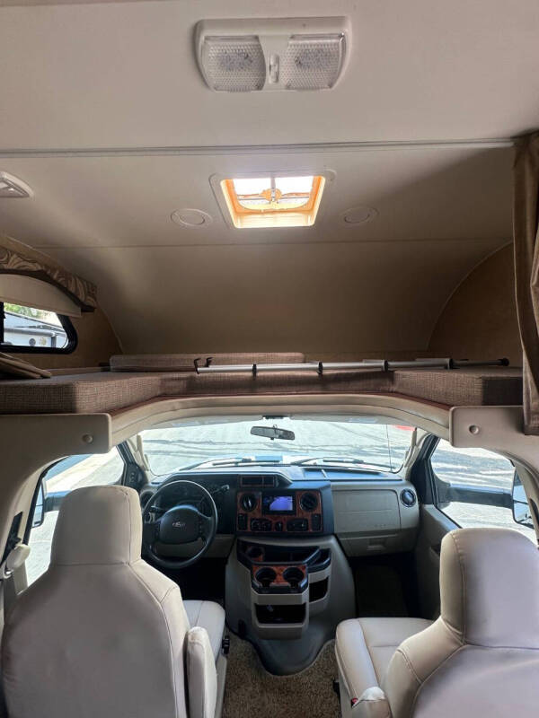 2014 Thor Motor Coach CHATEAU 31L