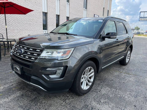 2017 Ford Explorer for sale at AUTOSAVIN in Villa Park IL