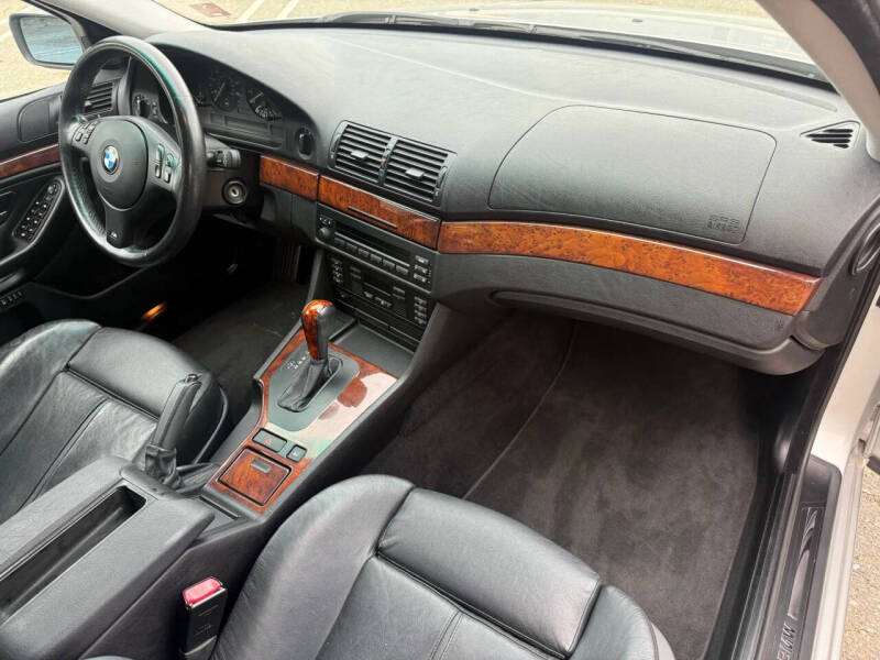 2003 BMW 5 Series 525i