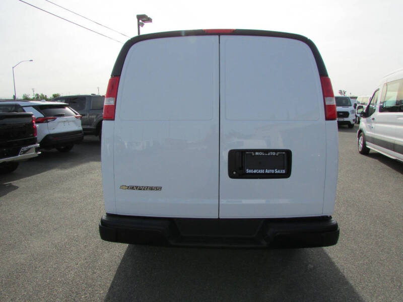 2025 Chevrolet Express 2500