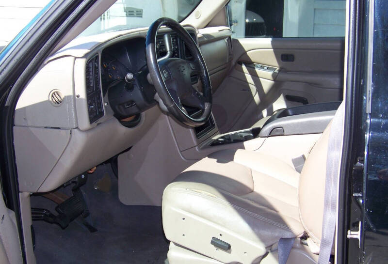 2004 Chevrolet Avalanche Base photo 8