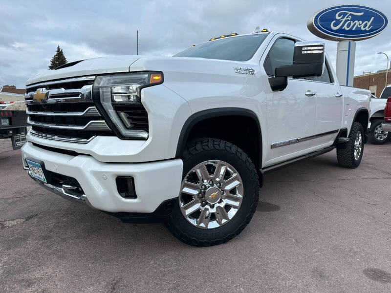 Used 2024 Chevrolet Silverado 3500HD High Country with VIN 1GC4YVEY6RF258359 for sale in Windom, Minnesota