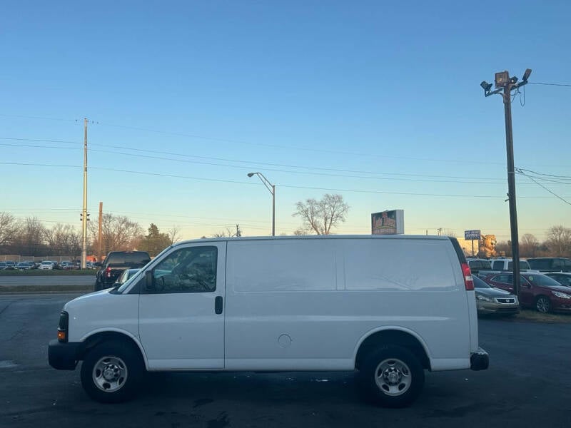 2015 Chevrolet Express Cargo Work Van photo 6