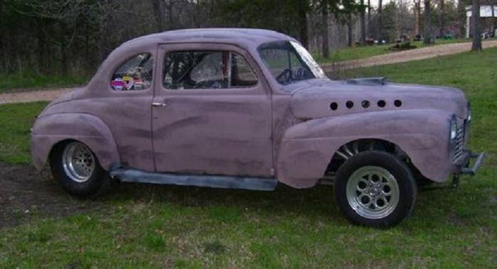 1942 Ford Deluxe