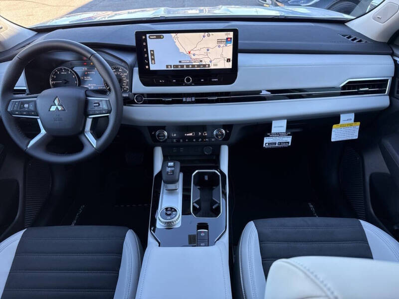 2025 Mitsubishi Outlander SE