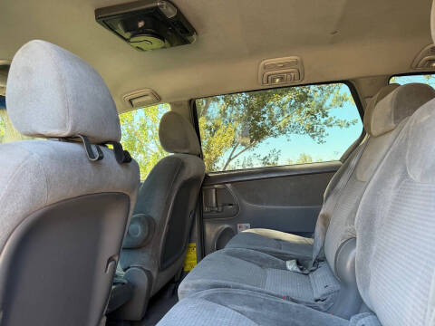 2010 Toyota Sienna LE 7-Passenger