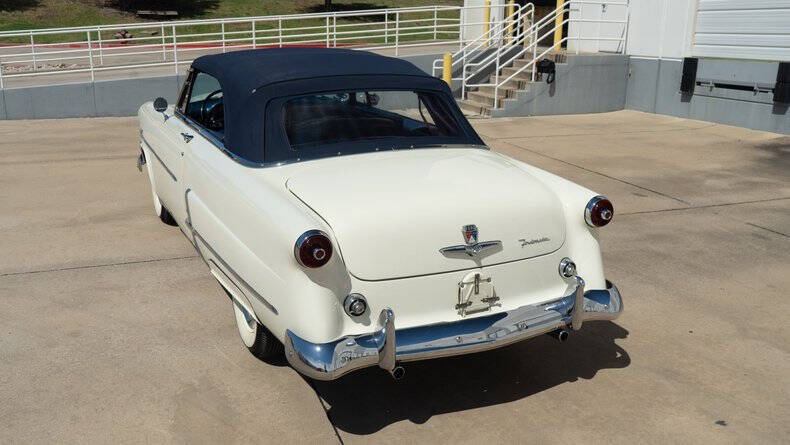 1953 Ford Crestline
