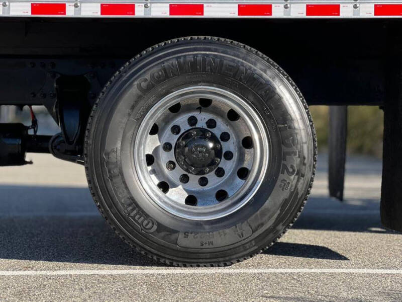 2018 Freightliner M2 106